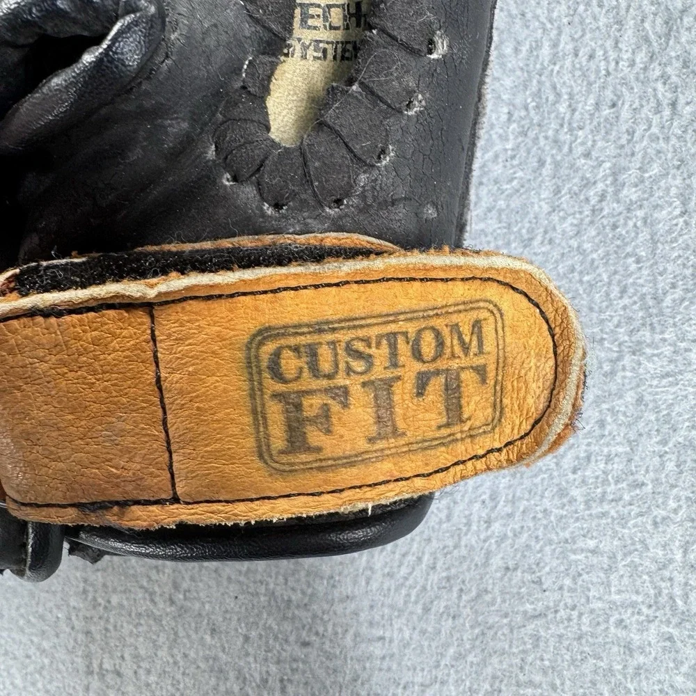 Wilson Baseball Glove A2452 11.5 Inch Genuine Leather Fits Right Hand LHT